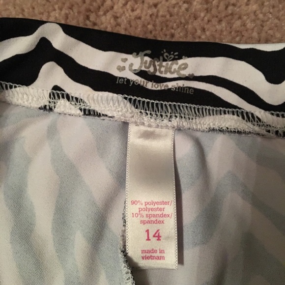 Zebra spanks - Picture 3 of 3