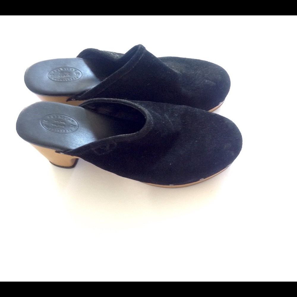 American Eagle clogs