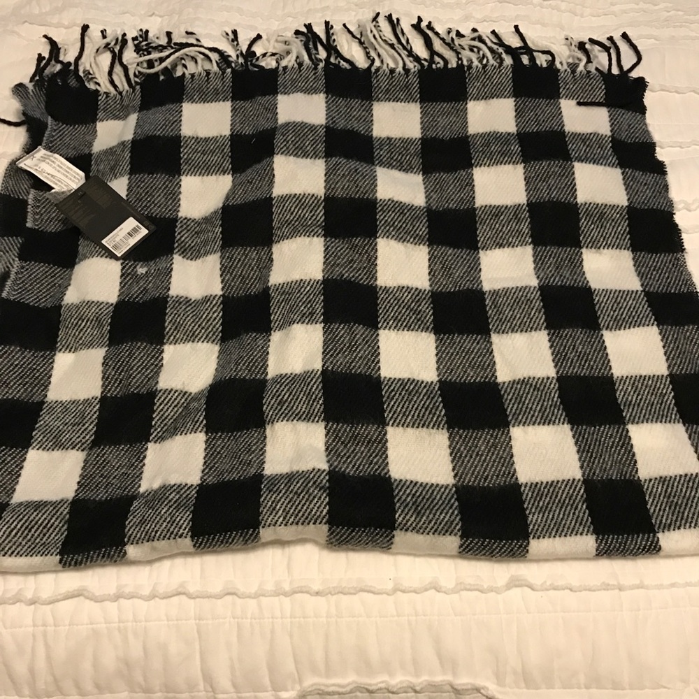 Forever 21 -Black and White blanket scarf
