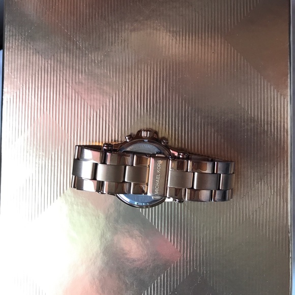 😍Michael Kors RoseGold & Navy blue timepiece