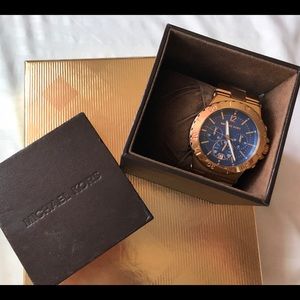 😍Michael Kors RoseGold & Navy blue timepiece