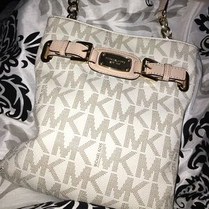 Crossbody Michael Kors purse