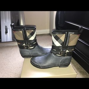 Authentic Burberry Holloway rain boots