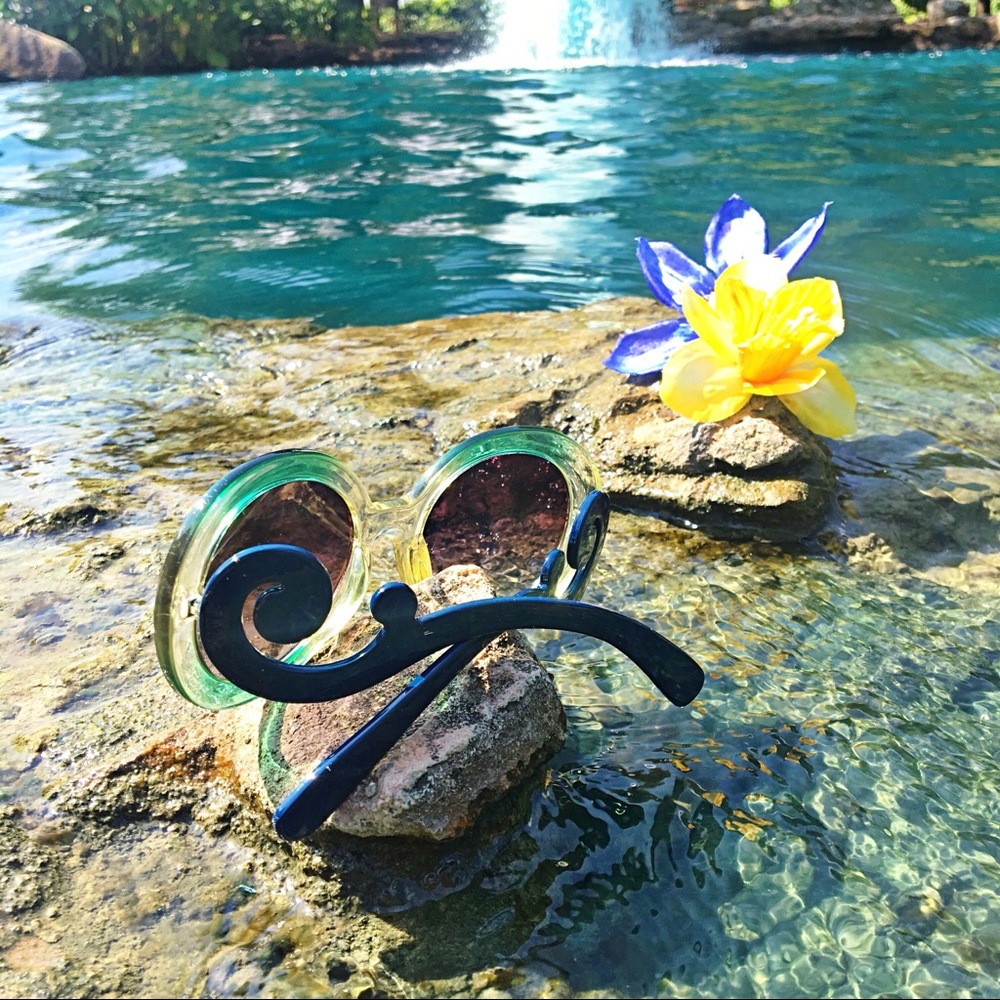 "Gem" Oversized Baroque Round Sunglasses - Picture 4 of 5