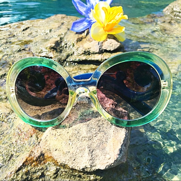 "Gem" Oversized Baroque Round Sunglasses - Picture 3 of 5