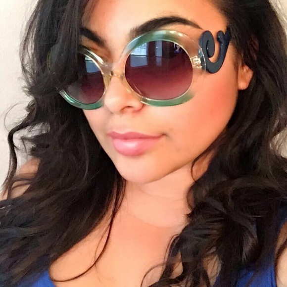 "Gem" Oversized Baroque Round Sunglasses - Picture 2 of 5