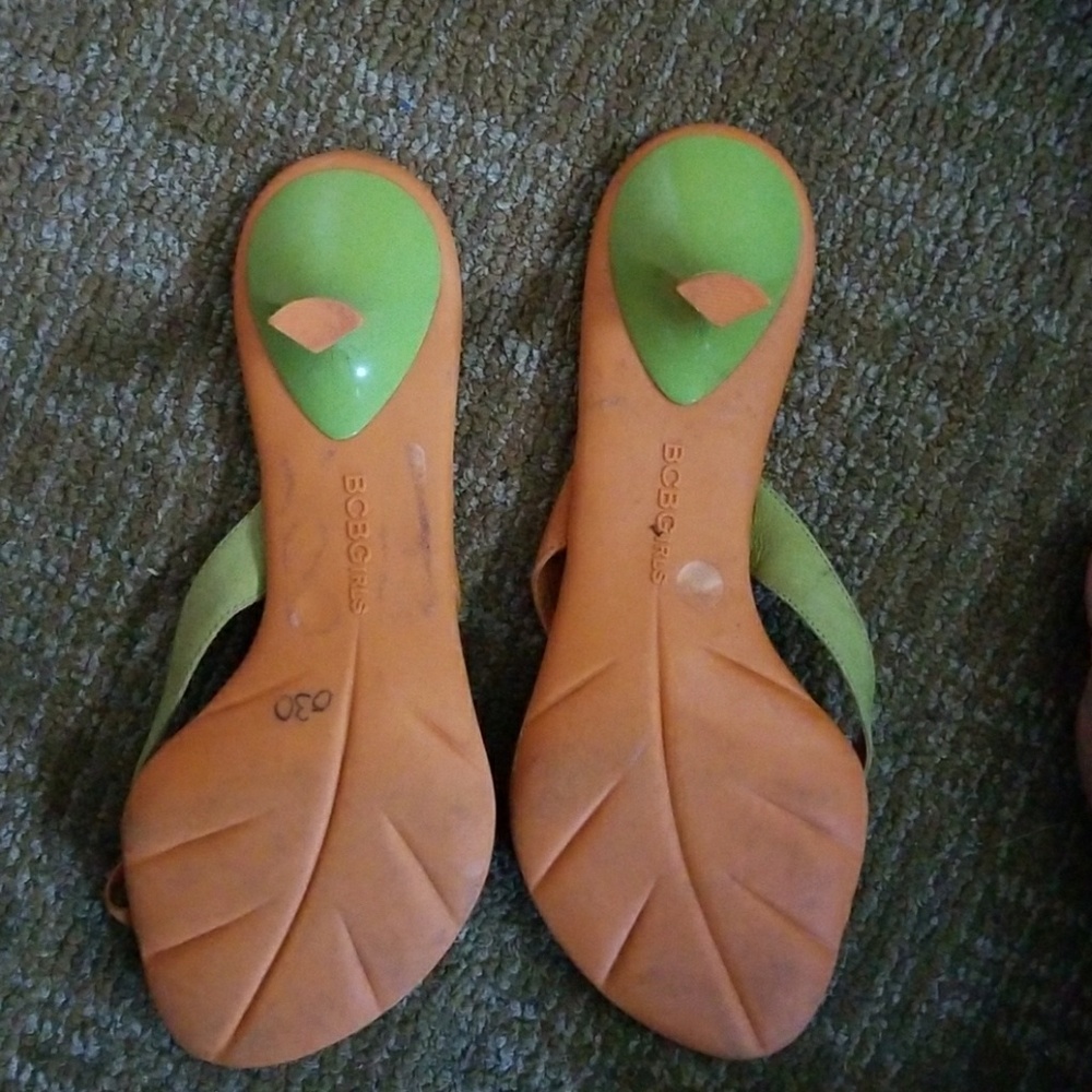Shoe - Picture 2 of 5