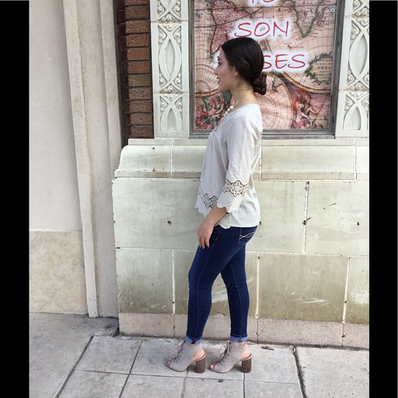 Cream Woven Top-LAST ONE 5 ⭐️⭐️⭐️⭐️⭐️ - Picture 2 of 7