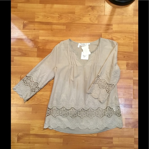 Cream Woven Top-LAST ONE 5 ⭐️⭐️⭐️⭐️⭐️ - Picture 6 of 7