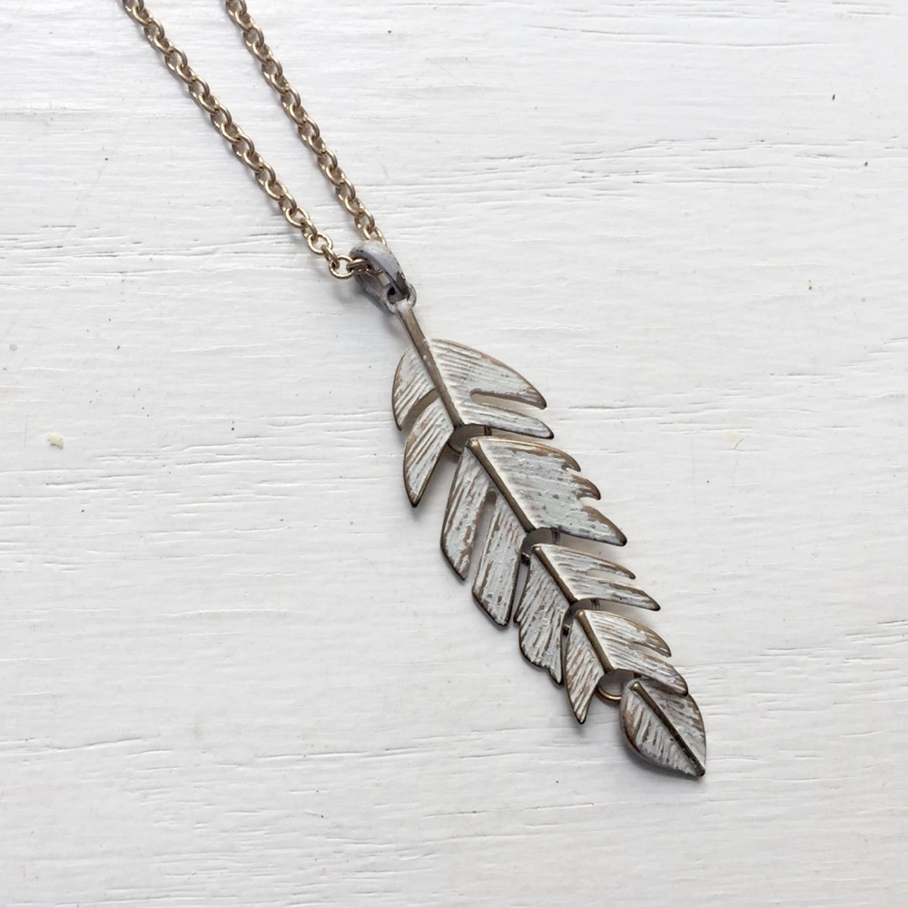 Long feather necklace