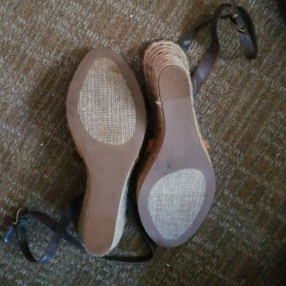 Shoe - Picture 2 of 5