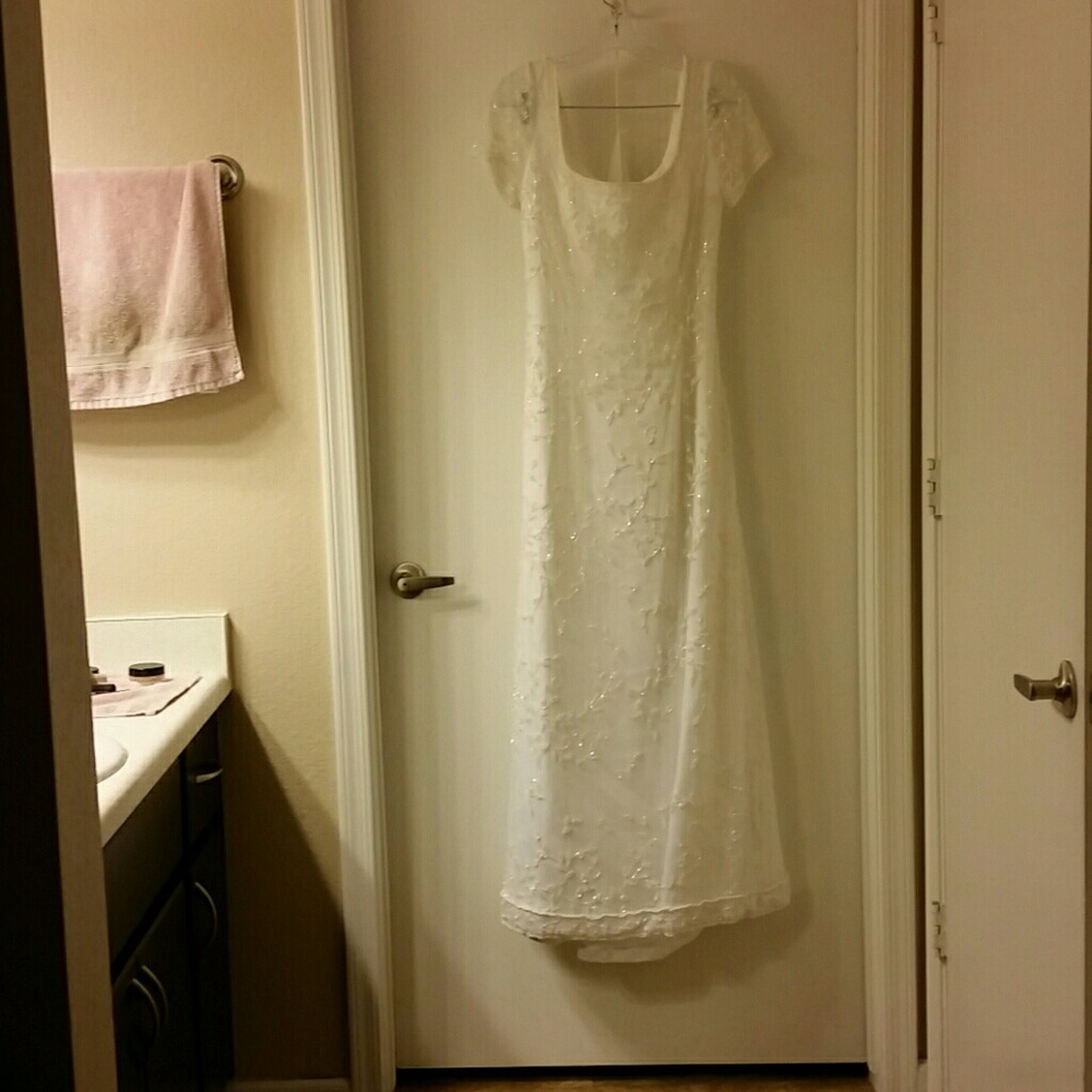 Beautiful,  elegant wedding dress