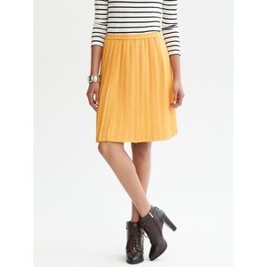 Banana Republic mustard yellow pleaded skirt