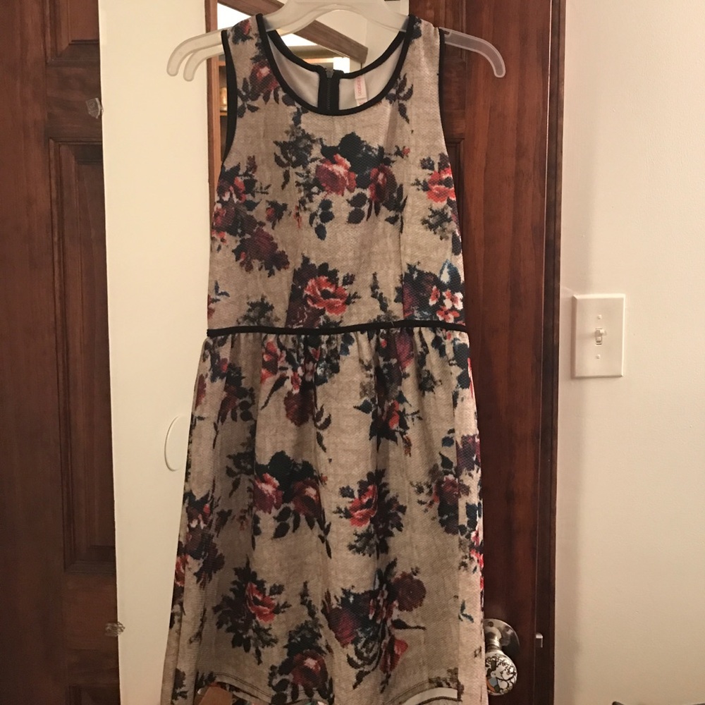 Sleeveless floral dress