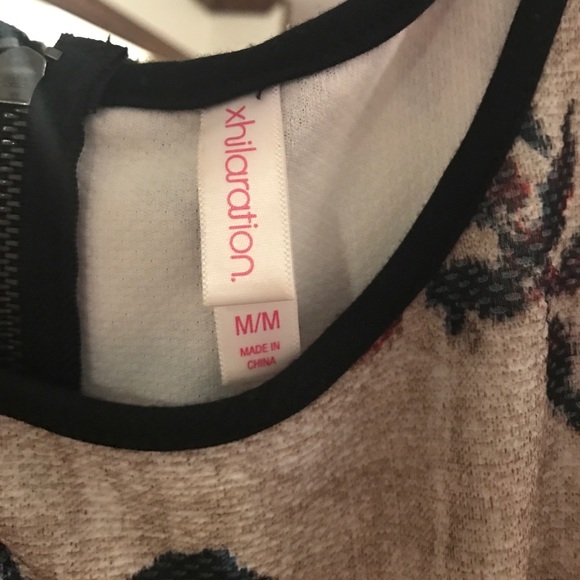 Sleeveless floral dress - Picture 2 of 2