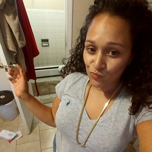 Meet your Posher, Nitza