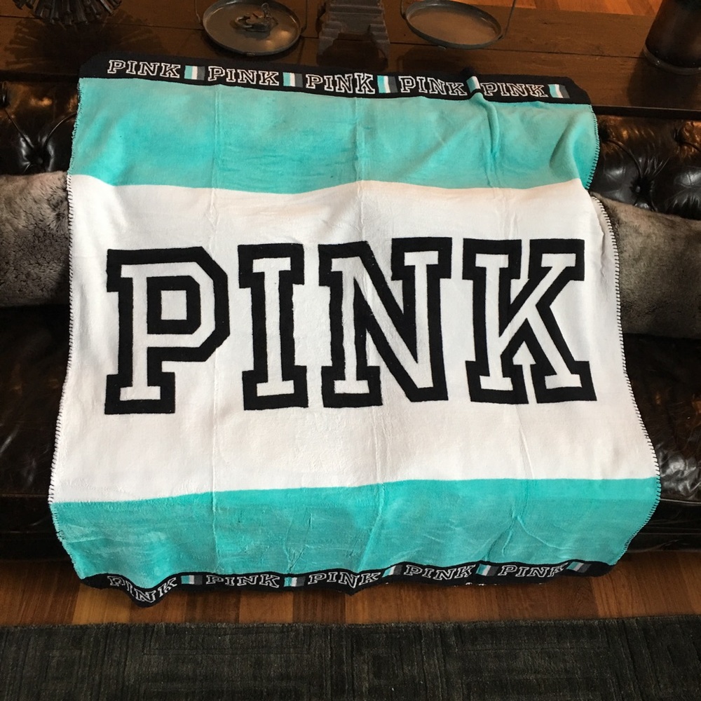 LAST ONE!! 💕Victoria's Secret Pink Throw Blanket - Picture 5 of 8