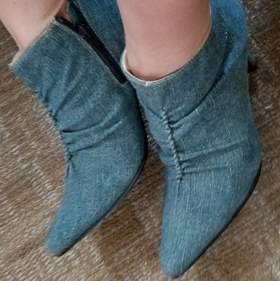 Boot - Picture 2 of 6