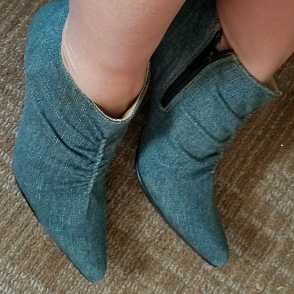 Boot - Picture 3 of 6