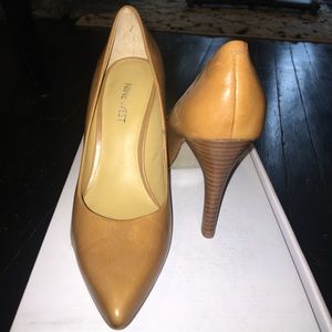 Nine West Pointed Toe Pump EXCELLENT Condition