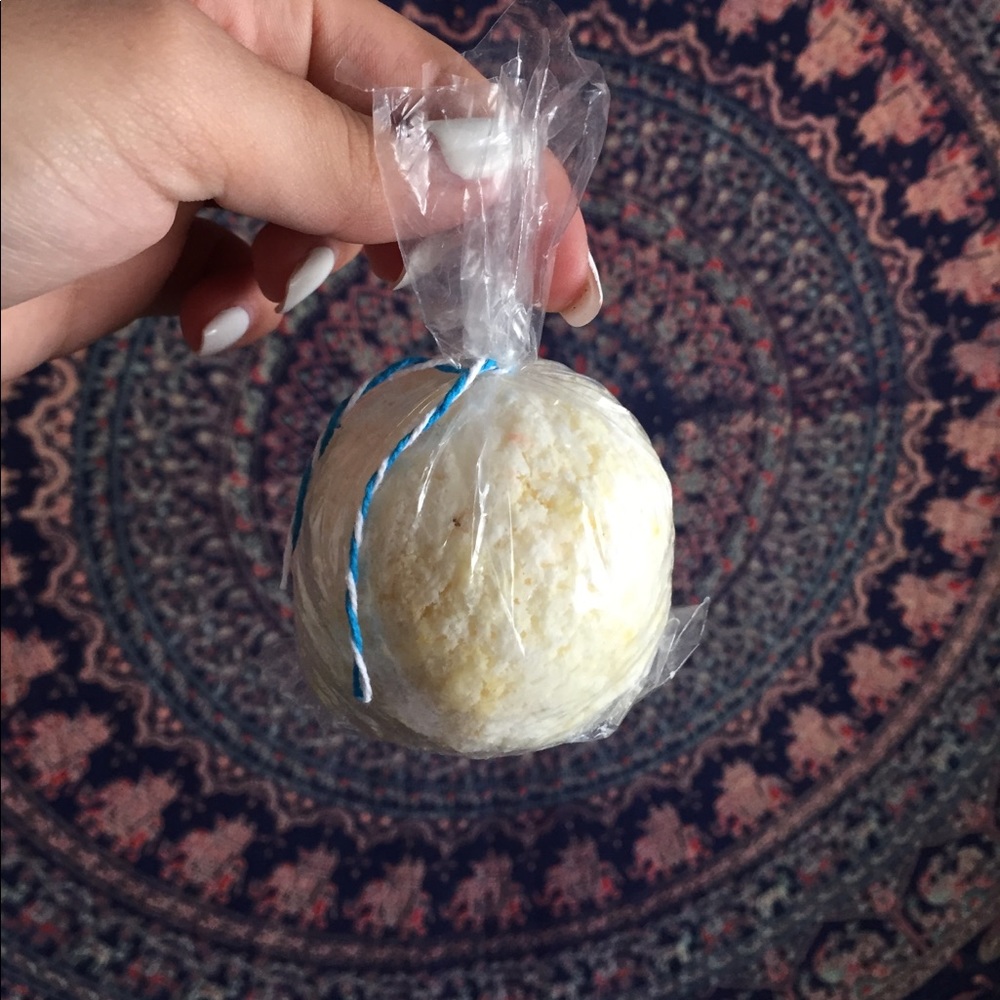 Bath bomb