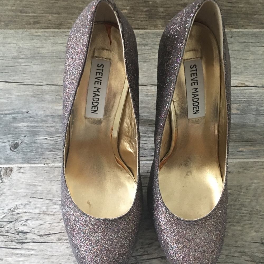 Unique bronze Sparkly STEVE MADDEN PUMPS.