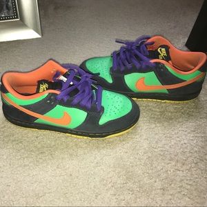 Nike low top dunks