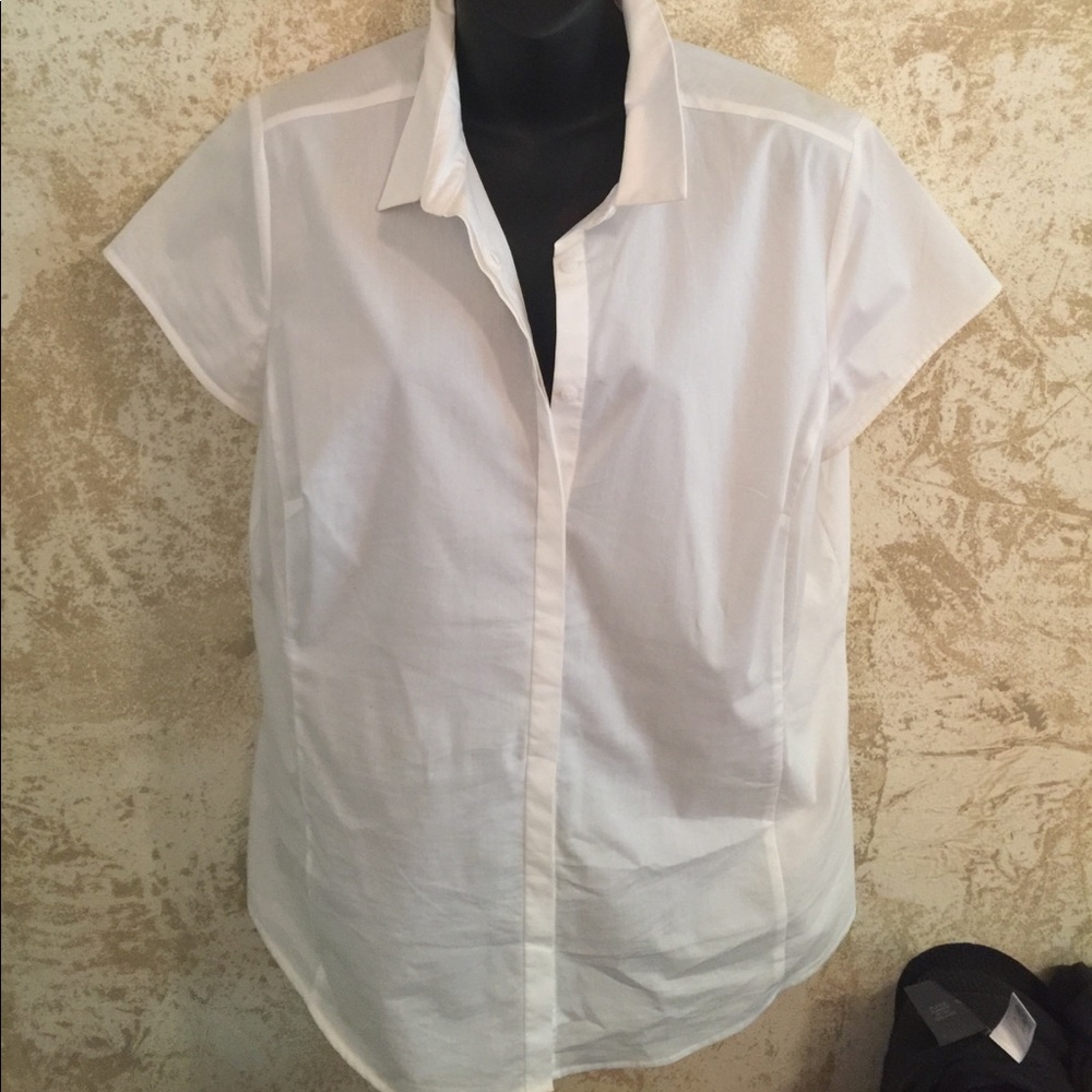 Fitted white shirt