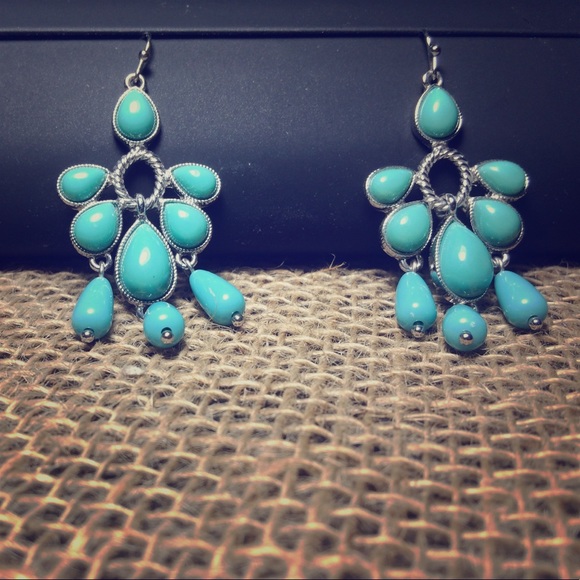Charming turquoise colored chandelier earrings - Picture 1 of 1