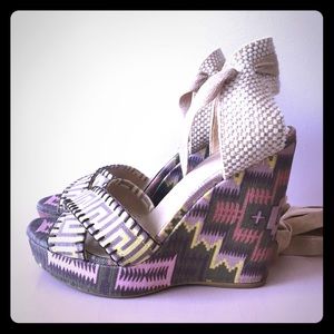 Theodora&Callum-Stuart Weitzman Biarritz LE Wedge