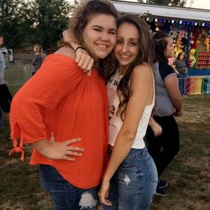 Meet your Posher, Lauren