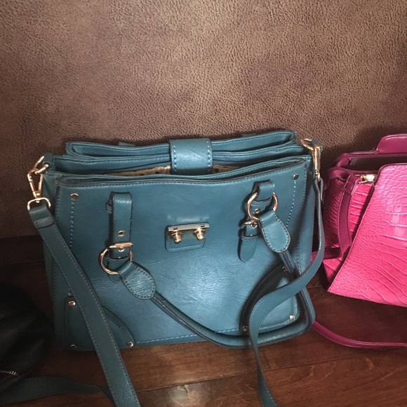 Purses: Multiple - Picture 3 of 8