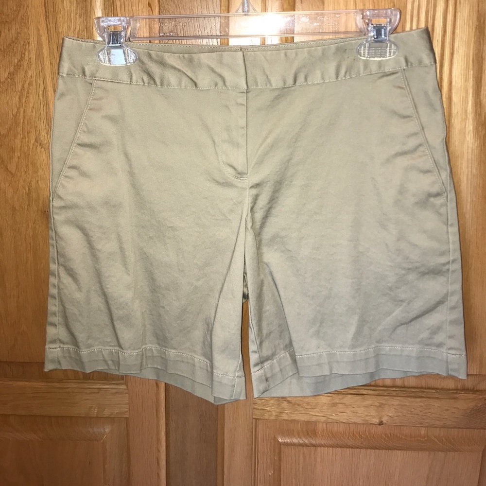 Izod Khaki shorts