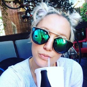 Meet your Posher, Alika