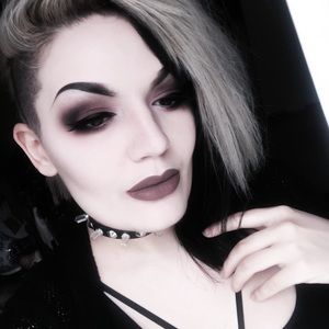 Meet your Posher, Carly