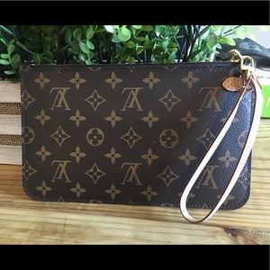 100% Authentic Louis Vuitton Pochette