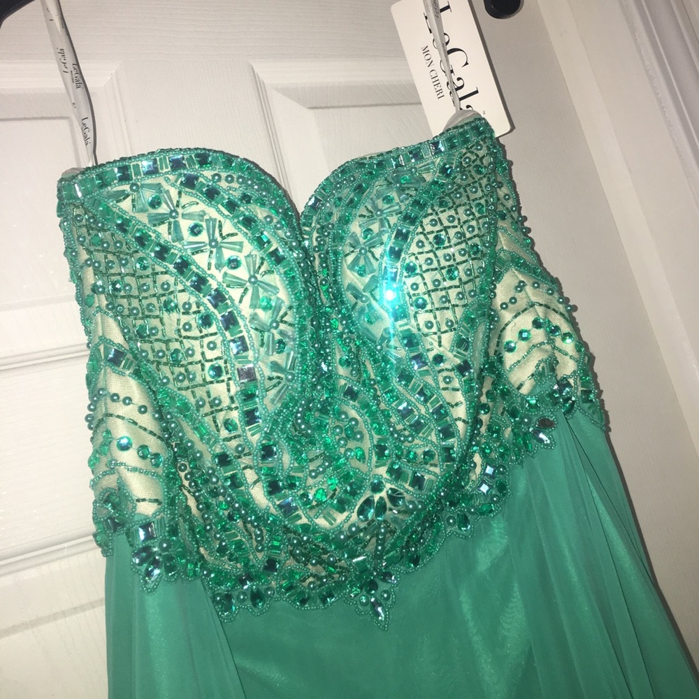 NEVER BEFORE WORN PROM DRESS💜💓