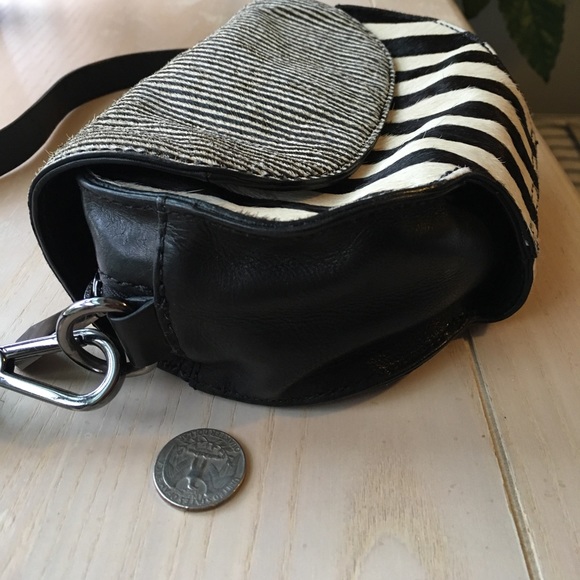 Kenneth Cole Small Fun Bag - Picture 2 of 5