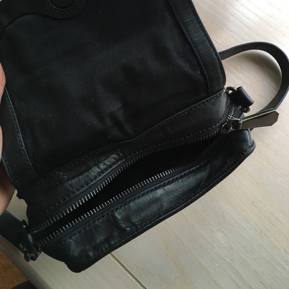 Kenneth Cole Small Fun Bag - Picture 3 of 5