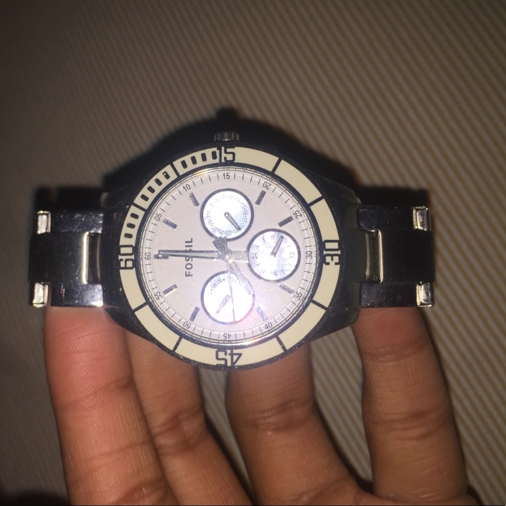 Women's Silver Fossil Watch.