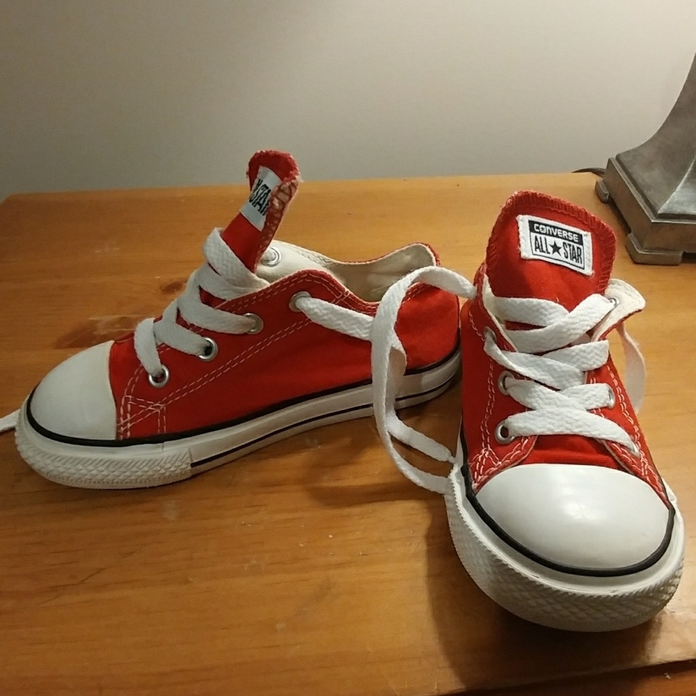 Kids red converse
