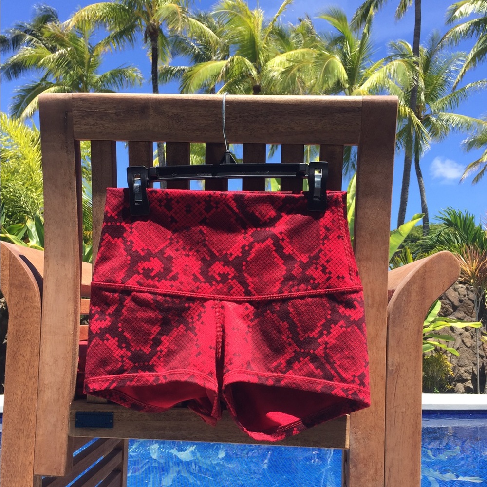 Lululemon booty shorts