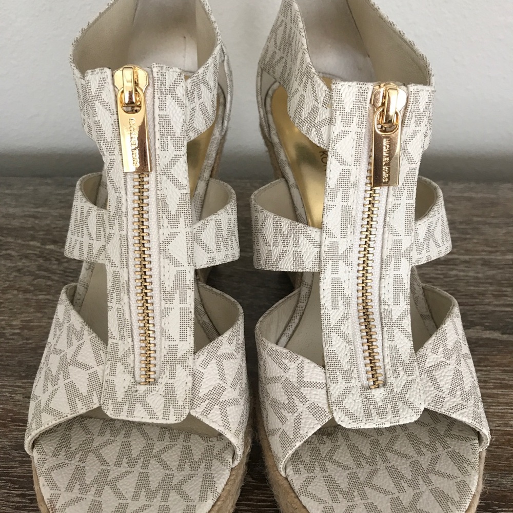 Michael Kors Damita brand new!! Never worn before!