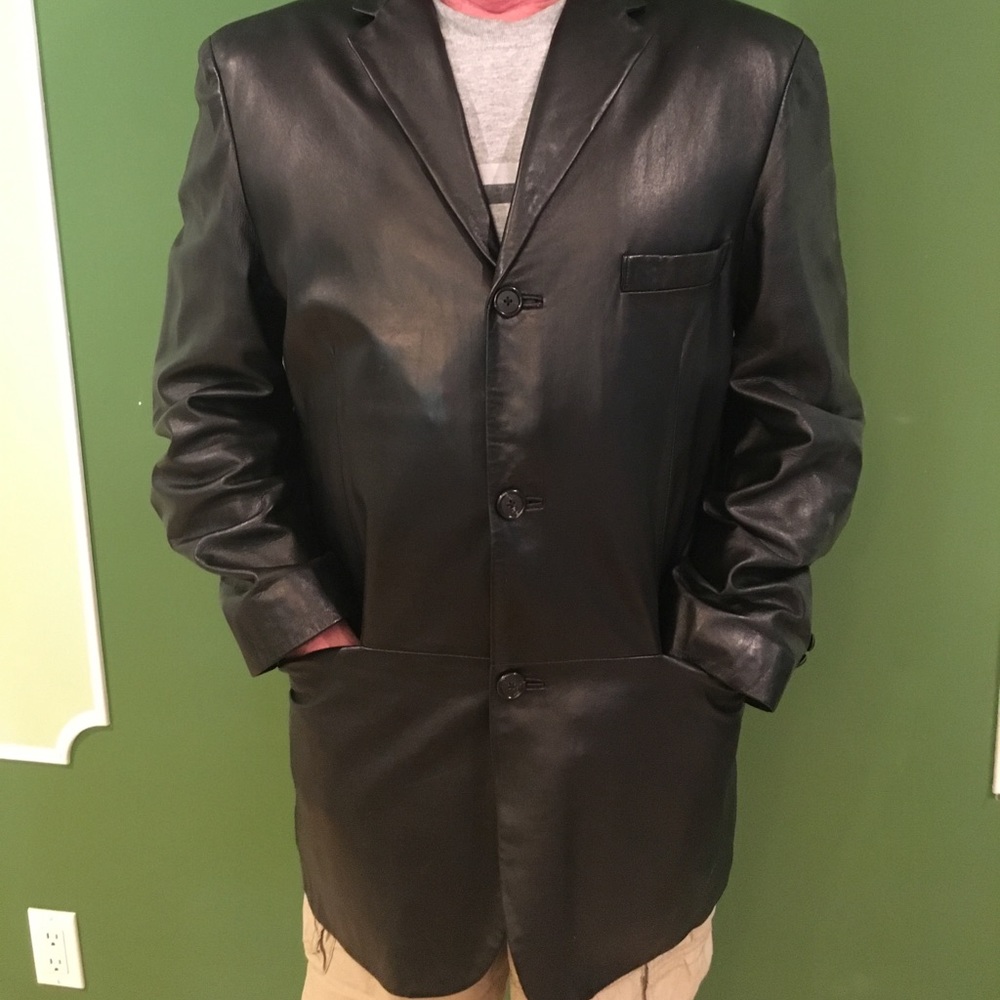 Men's black 100% leather blazer. Size 40R