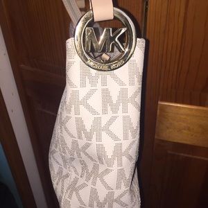 Micheal kors purse and matching wristlet