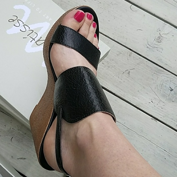 SIZE 9 LEFT DANTE WEDGE SANDAL - Picture 7 of 8
