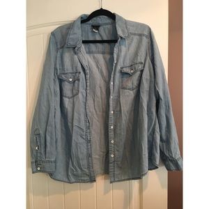Torrid Light Wash Denim Shirt Size 0