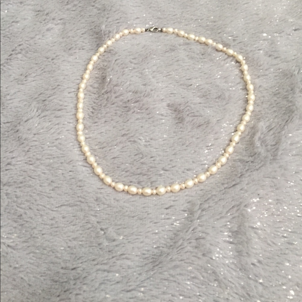 CLASSIC PEARL NECKLACE