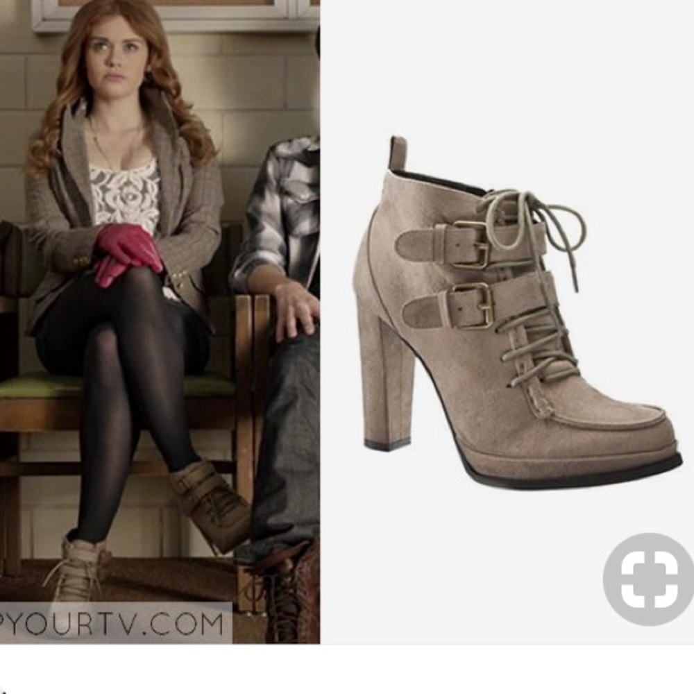 Mossimo "Kaylor" booties in taupe
