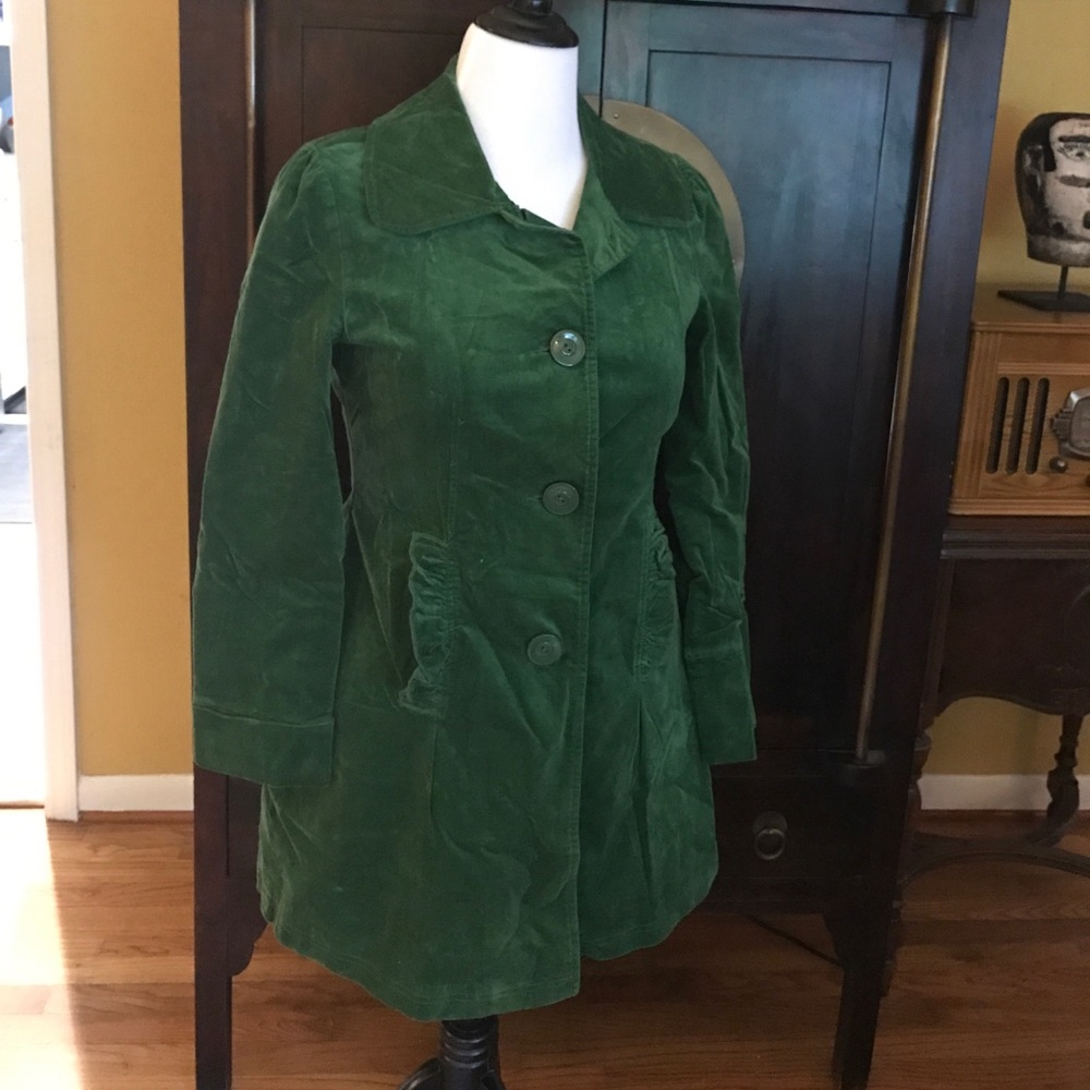 Beautiful green long blazer with ruffled pockets